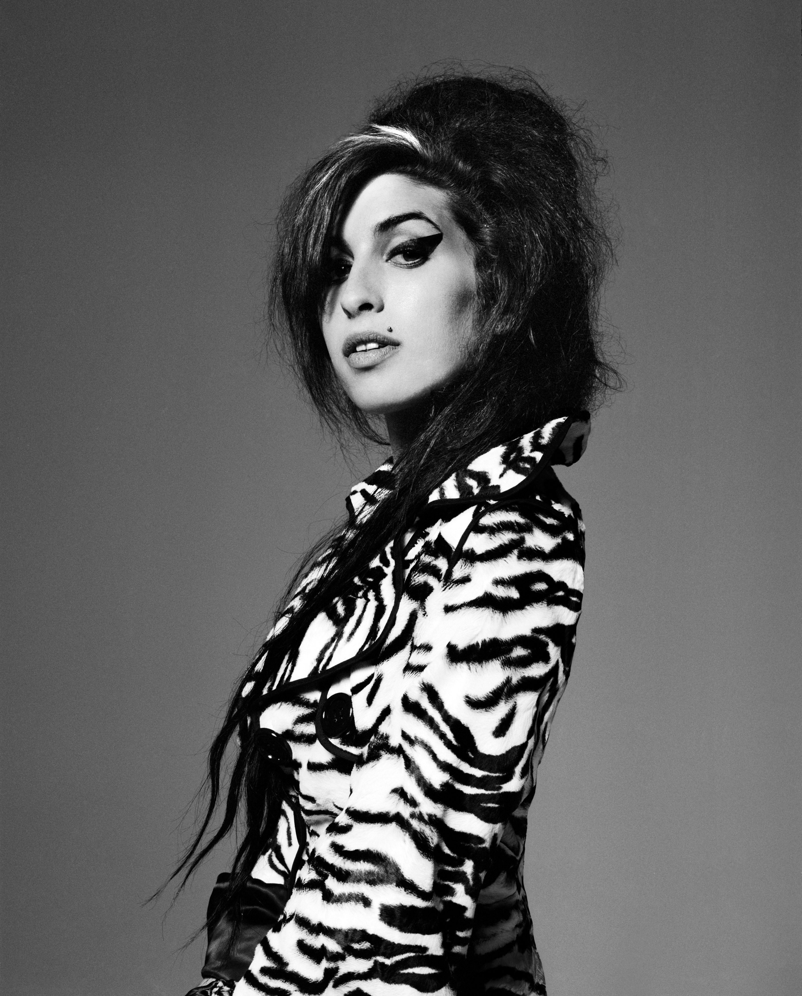 Amy Winehouse photo 122 of 199 pics, wallpaper photo 559412 ThePlace2