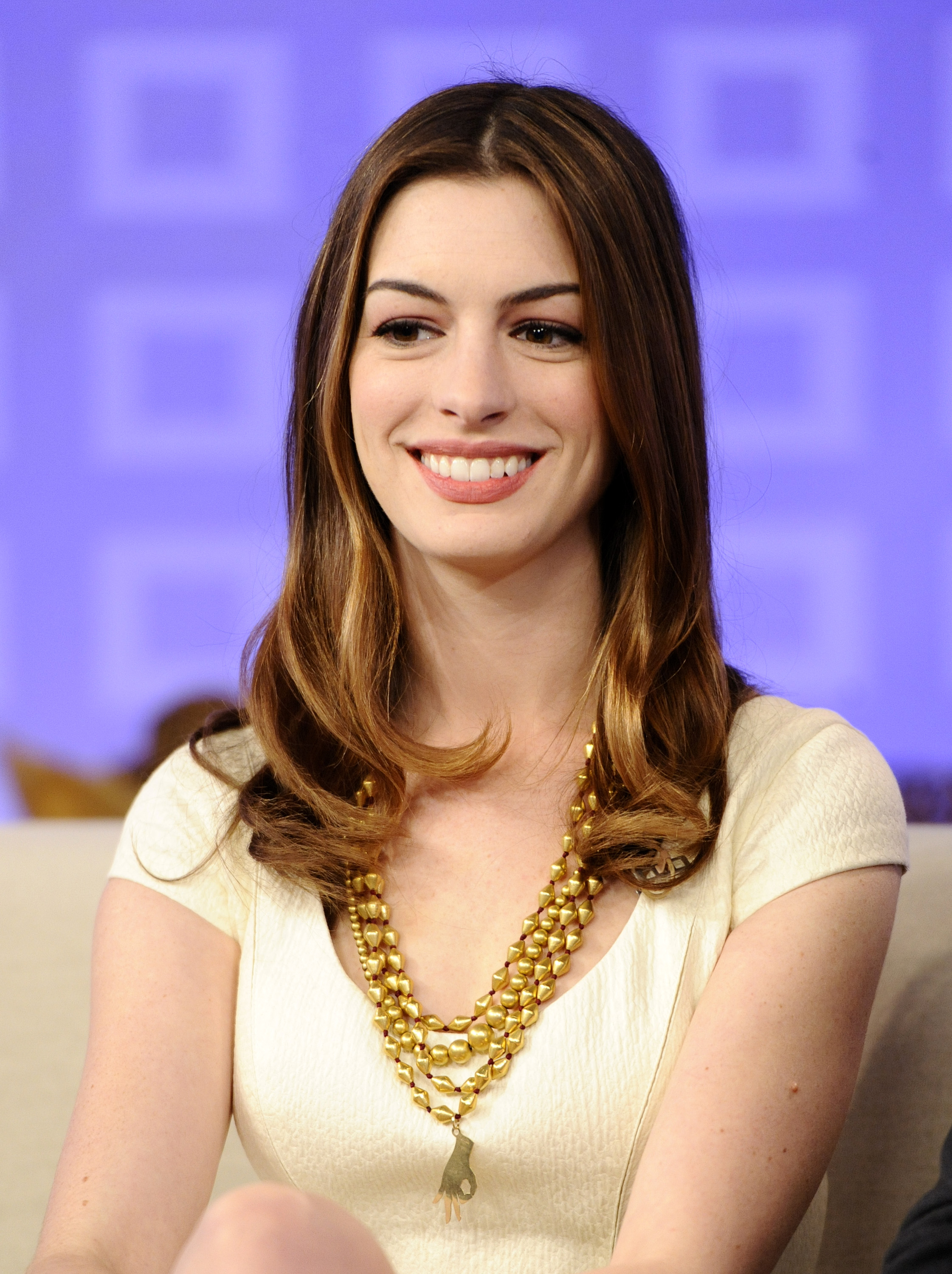 Anne Hathaway Wallpapers Images Photos Pictures Backgrounds