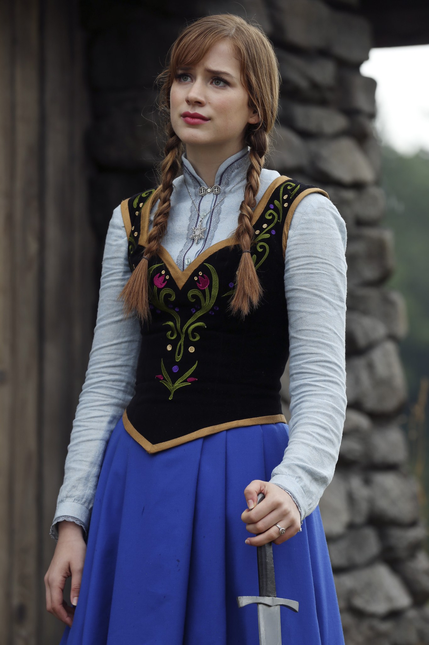 Elizabeth Lail photo gallery - high quality pics of Elizabeth Lail
