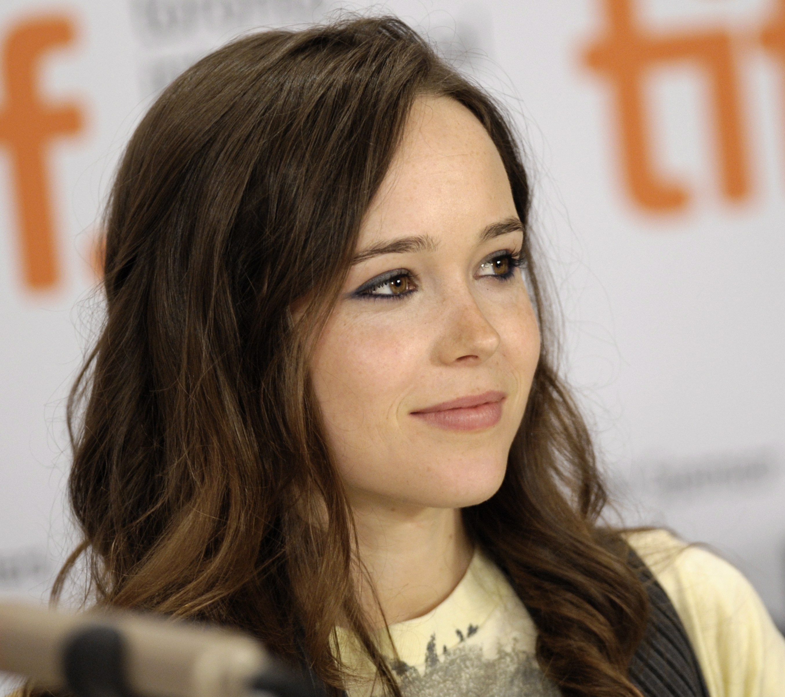 Ellen Page - Gallery Colection