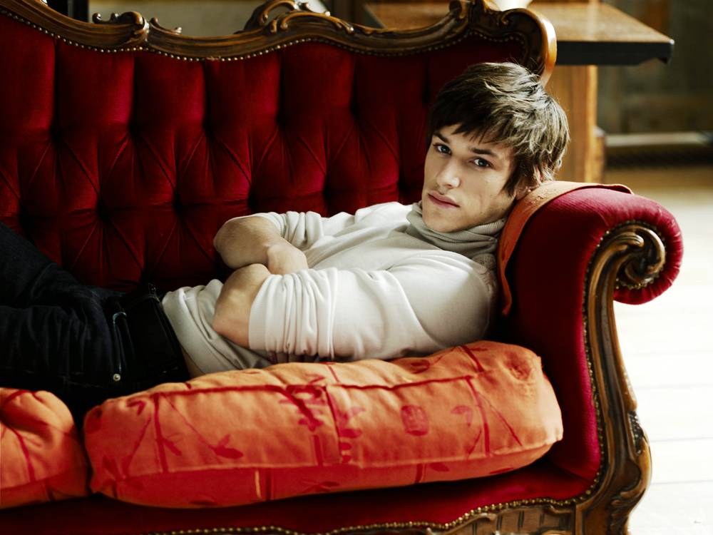 http://www.theplace2.ru/archive/gaspard_ulliel/img/Image0007.jpg