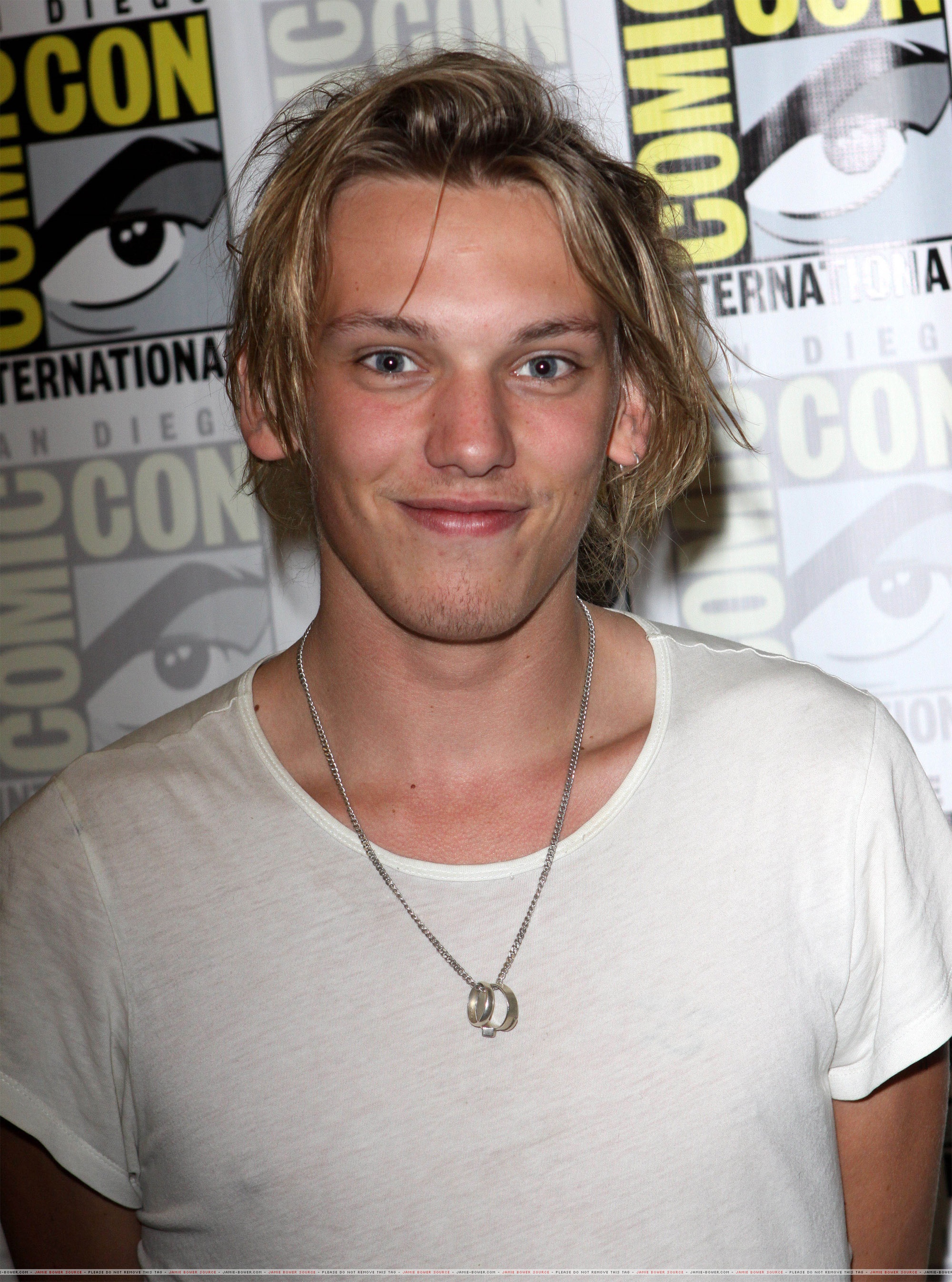 Jamie Campbell Bower - Photo Colection