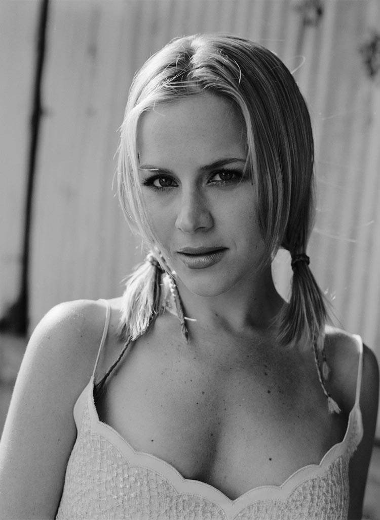 Julie Benz - Photo Set