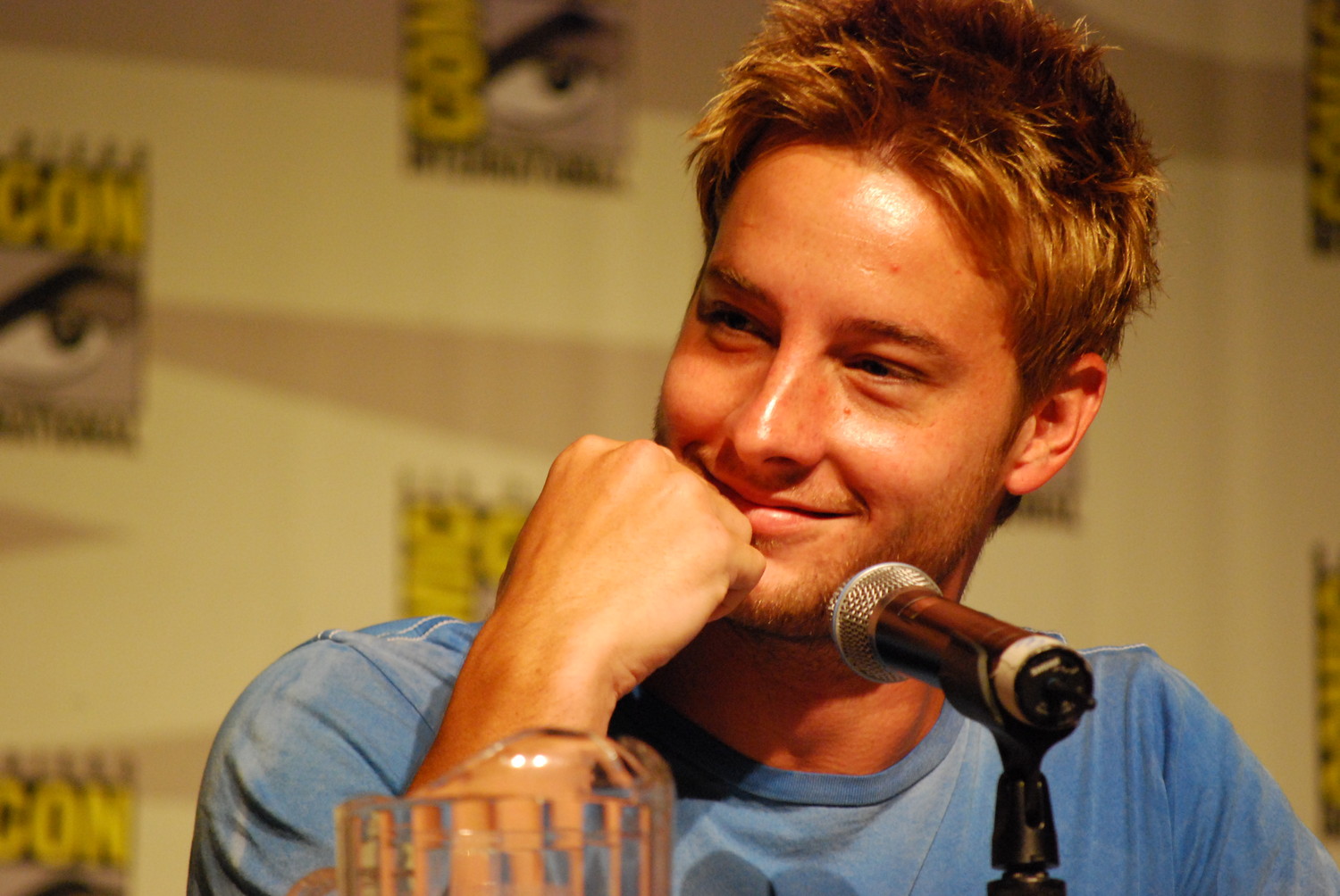 Justin Hartley - Wallpaper Actress