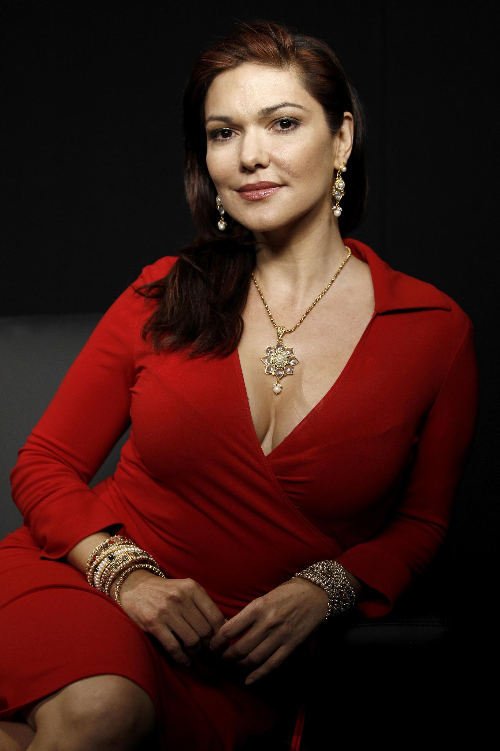 Laura Harring photo 18 of 38 pics, wallpaper photo 248751 ThePlace2
