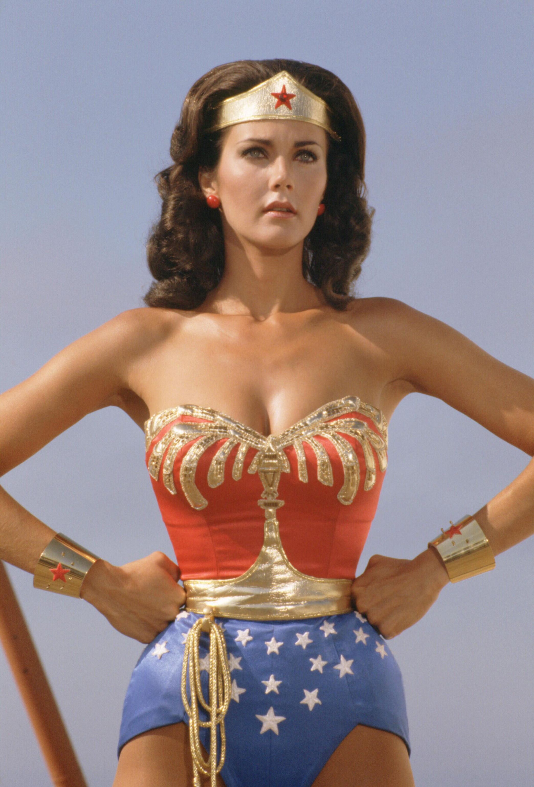 Lynda Carter - Wallpaper Actress