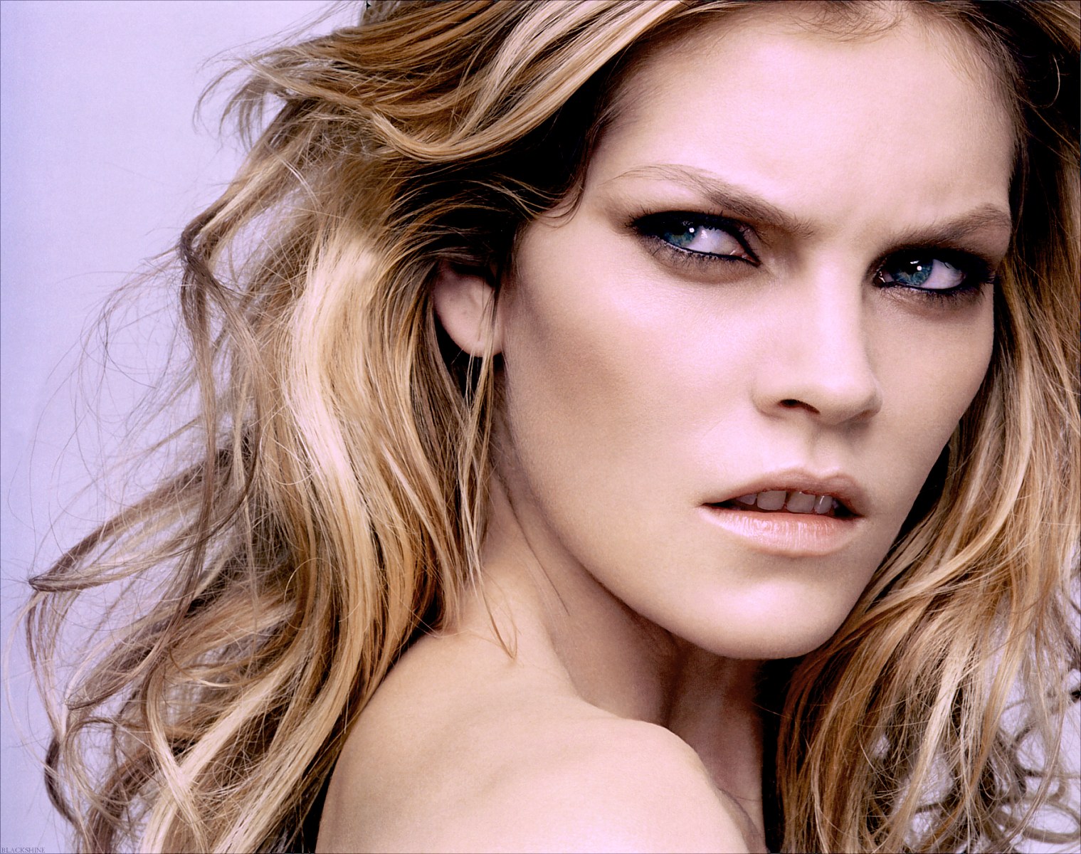 blk2-914-May_Andersen-Squint06-ph_Michael_Wirth.jpg