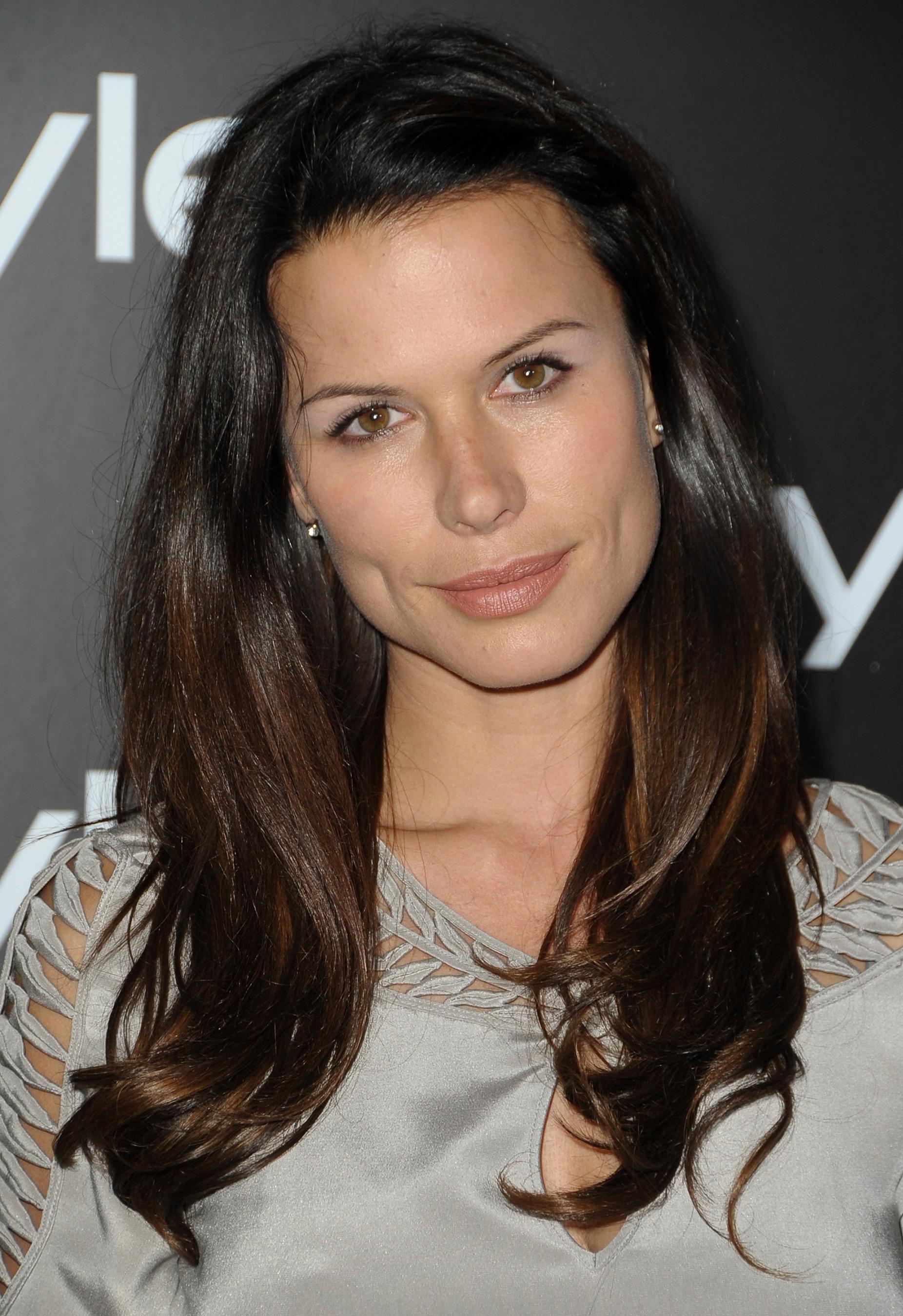 Rhona Mitra photo gallery page 3 ThePlace