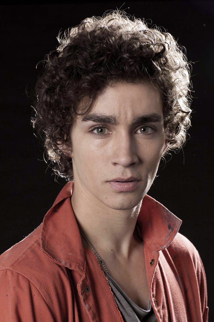 Robert Sheehan photo 3 of 176 pics, wallpaper photo 399085 ThePlace2