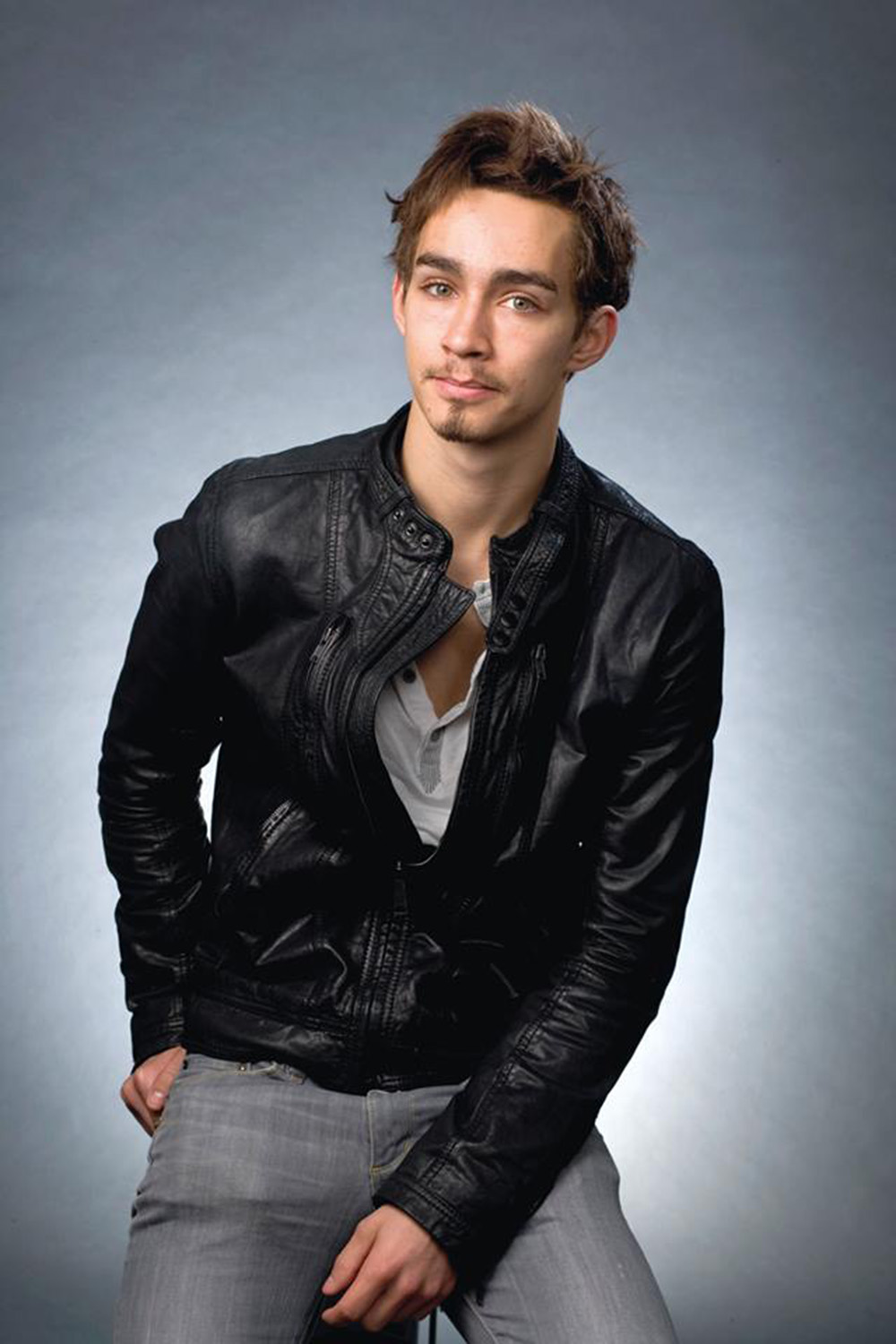 Robert Sheehan photo 136 of 176 pics, wallpaper photo 633739 ThePlace2