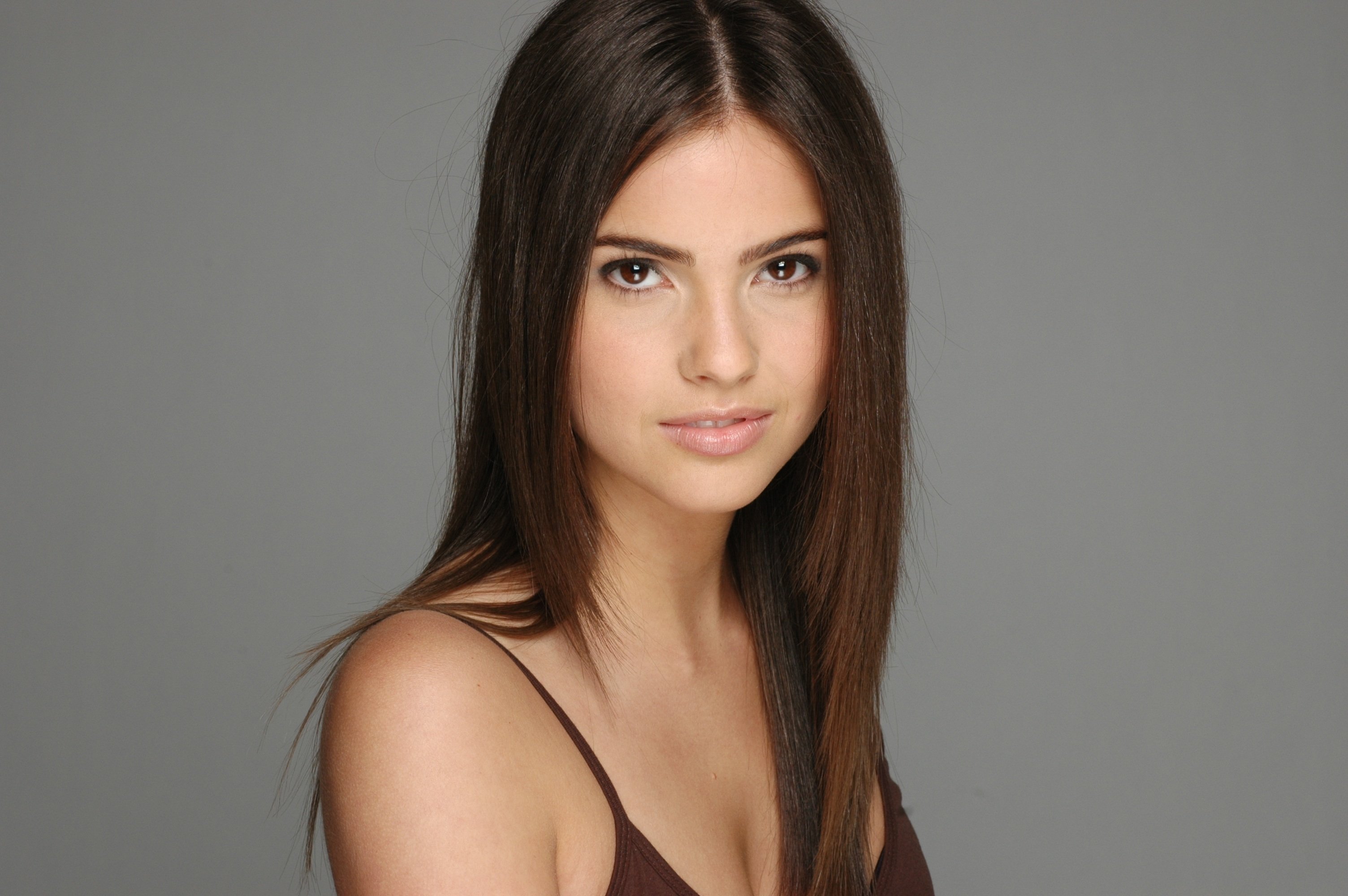 Shelley Hennig - Photo Set