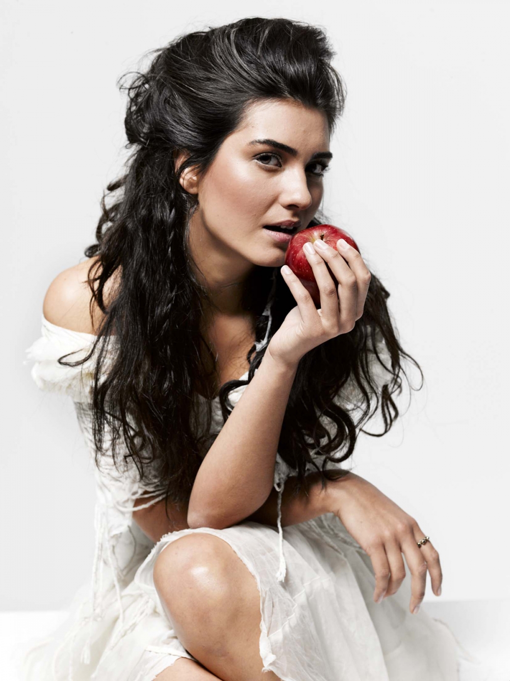 Tuba Buyukustun photo gallery high quality pics of Tuba Buyukustun ThePlace