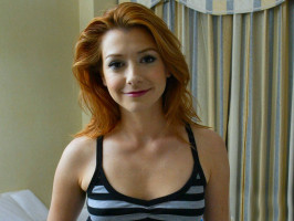 Alyson Hannigan photo #