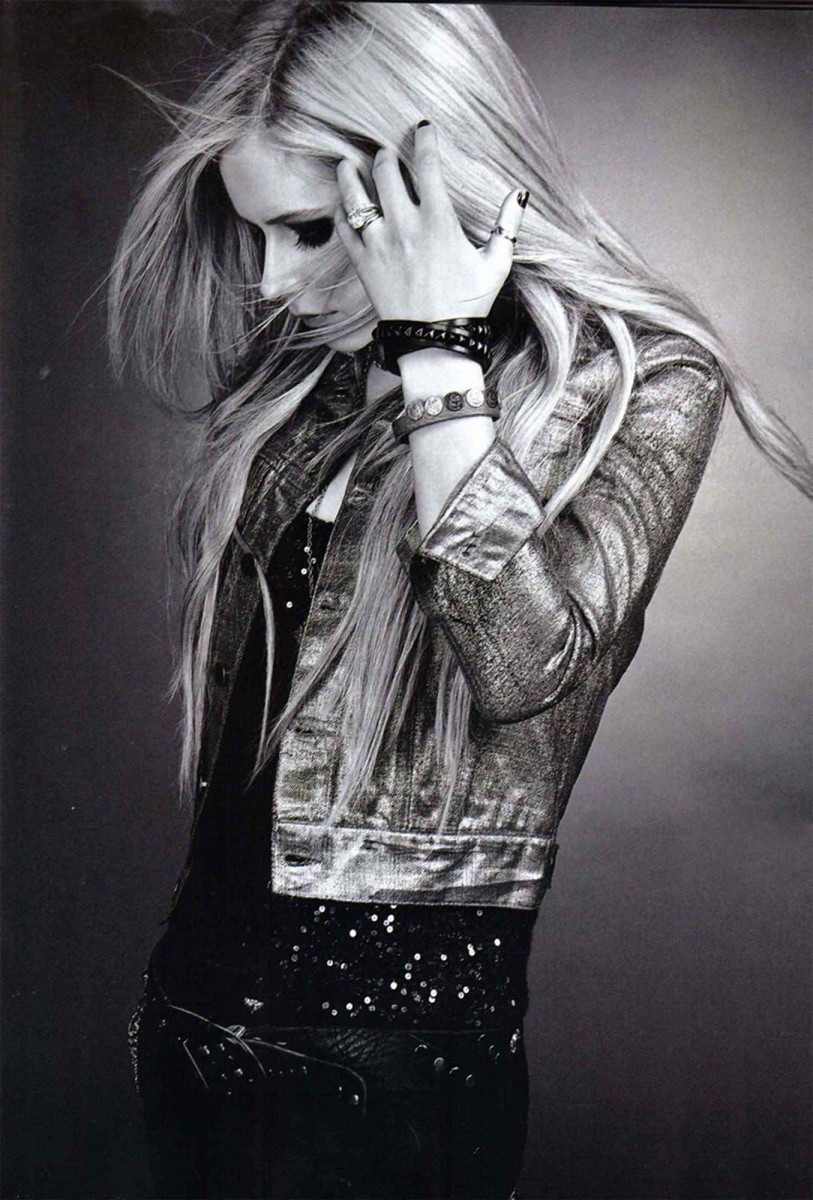 Avril Lavigne: pic #140947