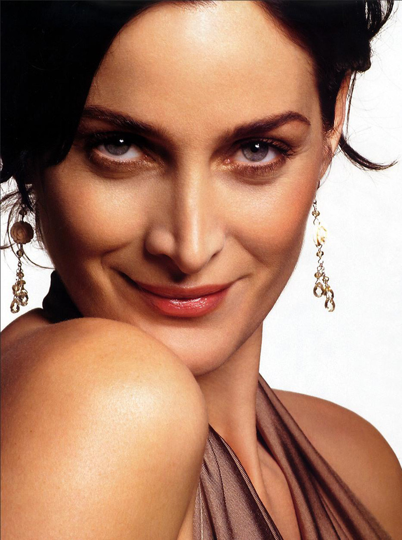 Carrie Anne Moss: pic #119518