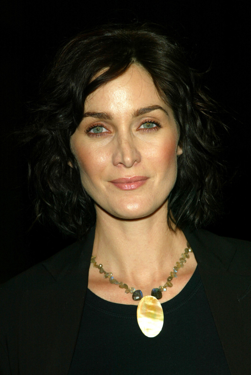 Carrie Anne Moss: pic #39874