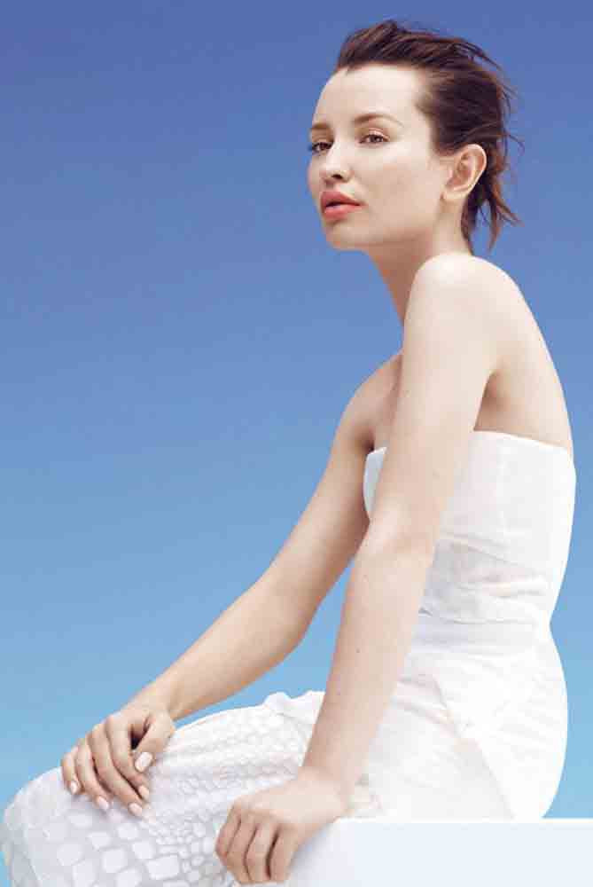 Emily Browning: pic #678883
