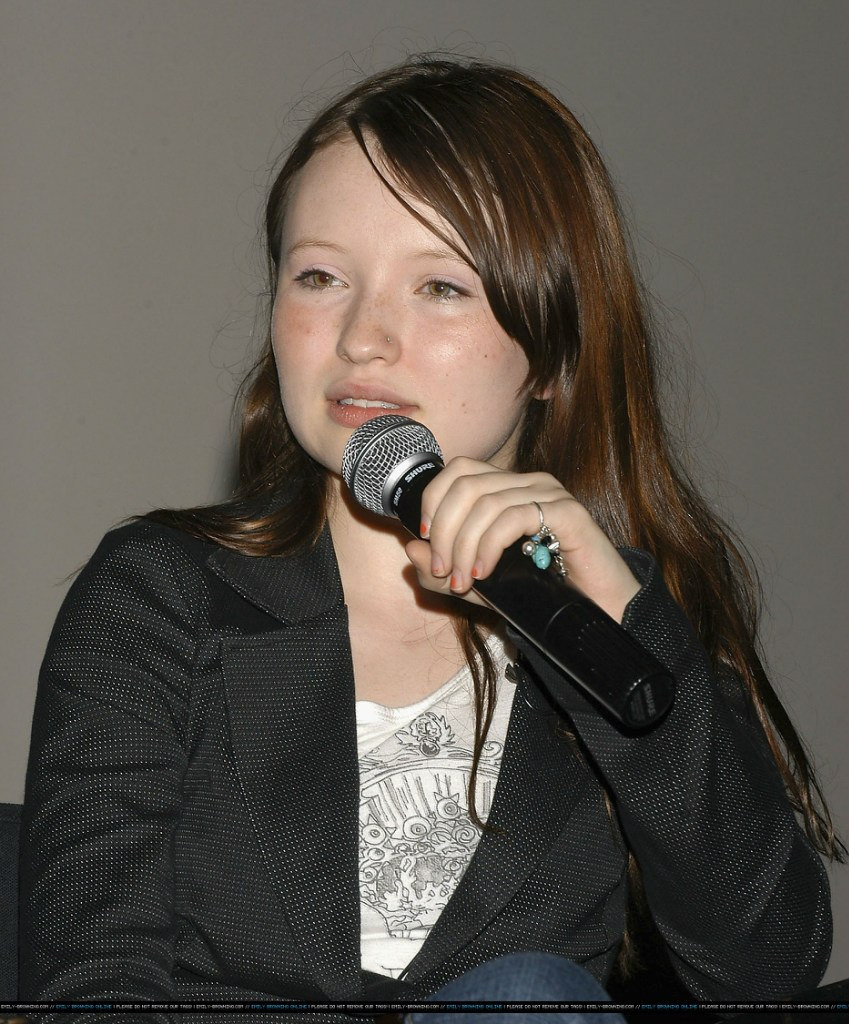 Emily Browning: pic #679703