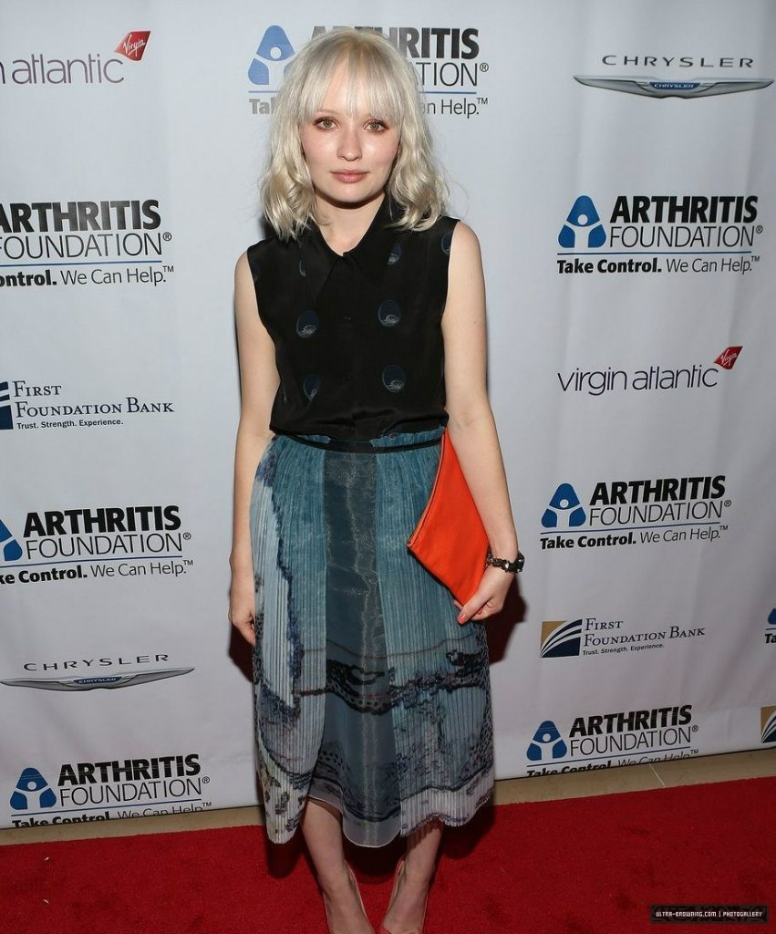Emily Browning: pic #679382