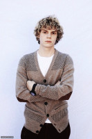 Evan Peters photo #