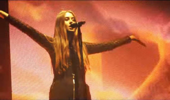 Jasmine Thompson photo #