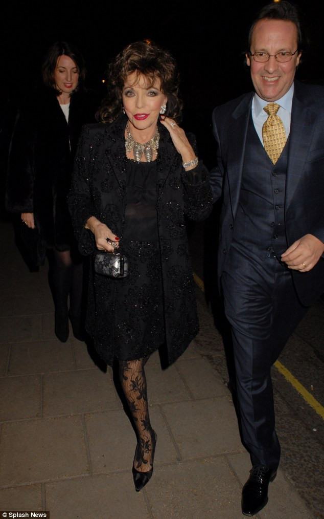 Joan Collins: pic #652577