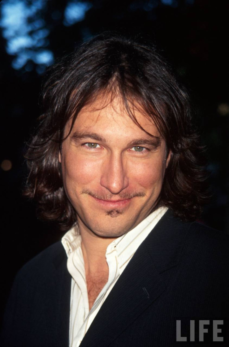 John Corbett photo 1 of 12 pics, wallpaper photo 202265 ThePlace2