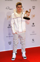 photo 19 in Justin Bieber gallery [id419736] 2011-11-17