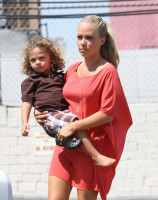 Kendra Wilkinson photo #