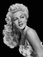 Lana Turner photo #