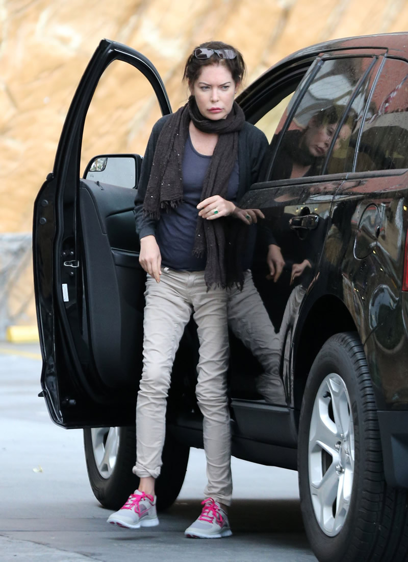 Photo of Lara Flynn Boyle  - car
