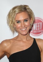 Nicky Whelan photo #