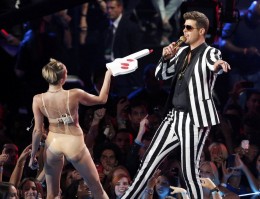 Robin Thicke photo #