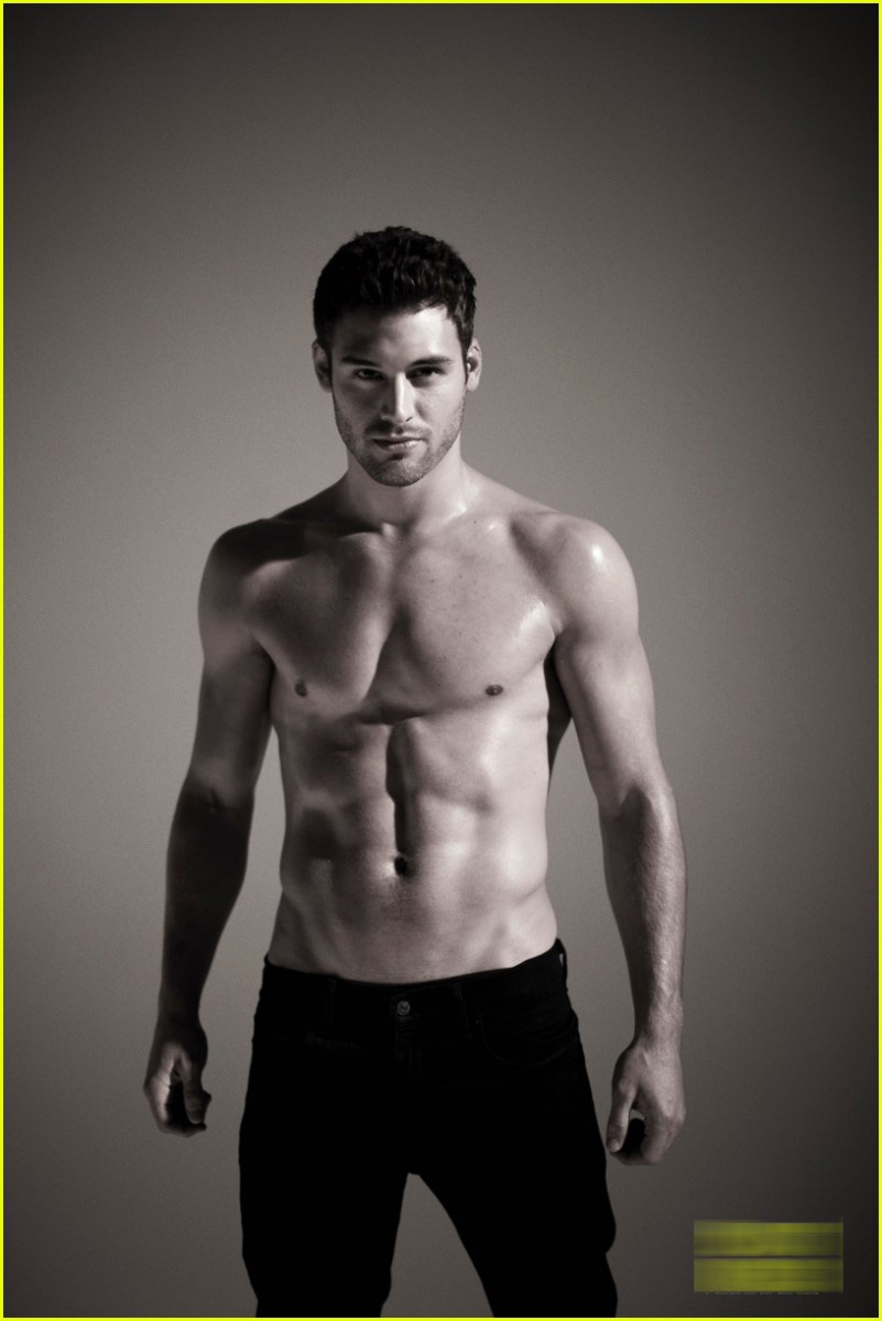 Ryan Guzman: pic #522064