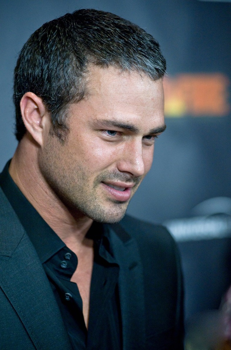 Taylor Kinney: pic #570403