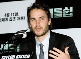 photo 19 in Taylor Kitsch gallery [id533802] 2012-09-19