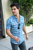 photo 29 in Taylor Lautner gallery [id313373] 2010-12-06