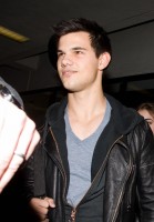 photo 5 in Taylor Lautner gallery [id344504] 2011-02-22