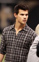 photo 14 in Taylor Lautner gallery [id319864] 2010-12-23