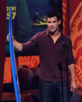 photo 25 in Taylor Lautner gallery [id276406] 2010-08-10