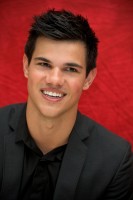 photo 13 in Taylor Lautner gallery [id312113] 2010-12-06