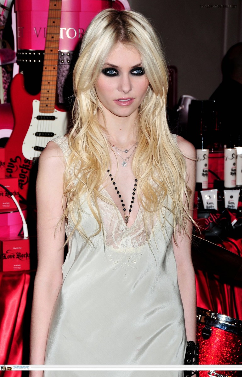 Taylor Momsen: pic #883554