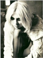 Taylor Momsen photo #