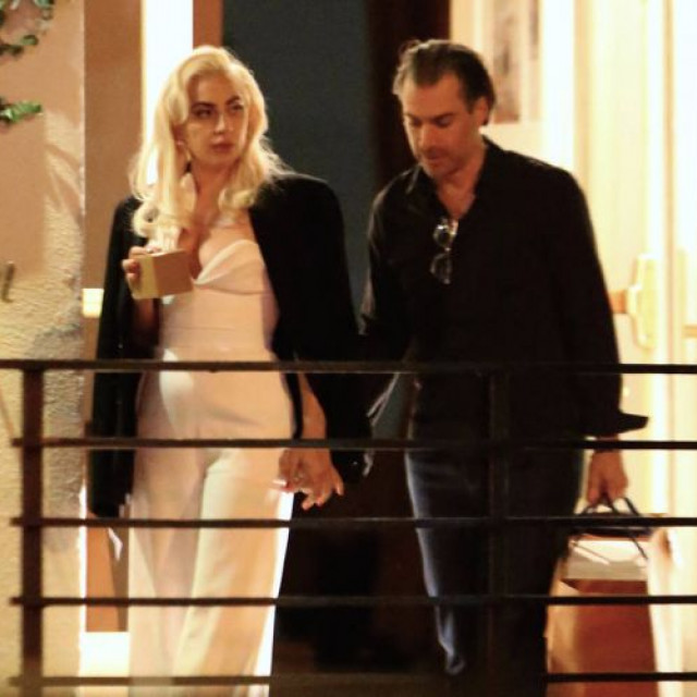 A Hot Kiss Of Lady Gaga And Christian Carino Share During A Date