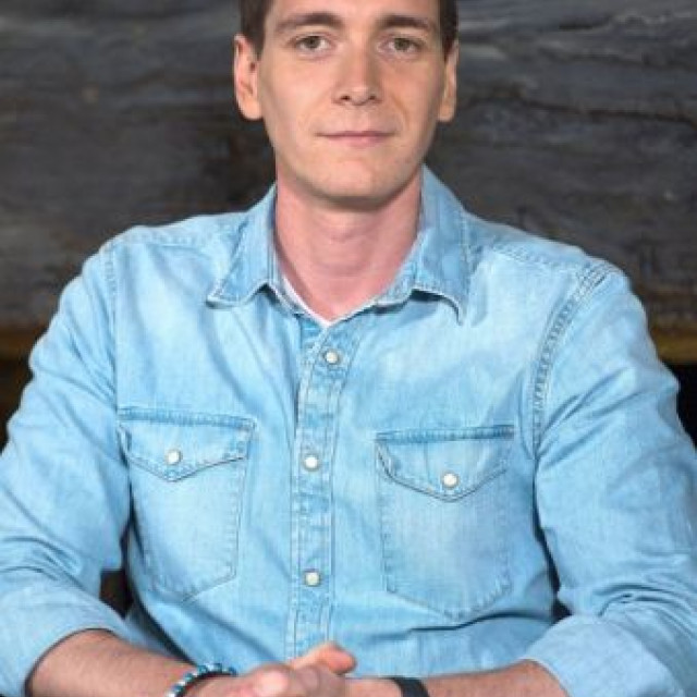 Fred Weasley May Be On Tinder, But James Phelps Can't!