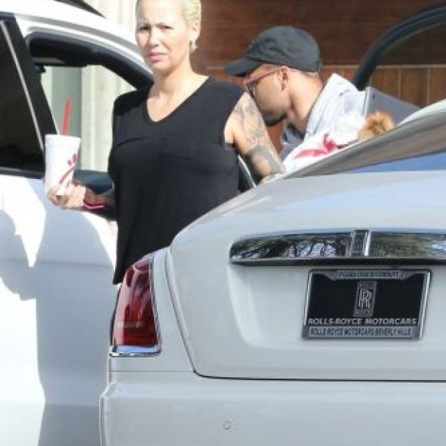 Amber Rose reduced her breasts!