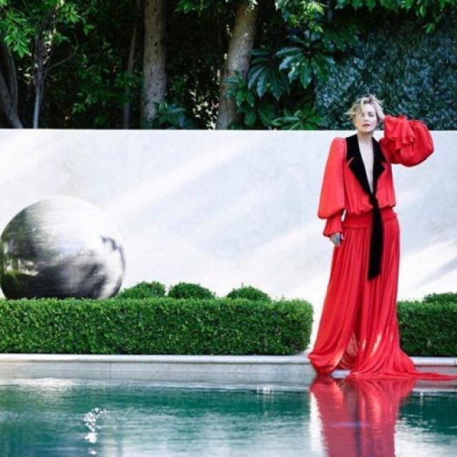 62-year-old Sharon Stone showed the perfect figure in mini and latex