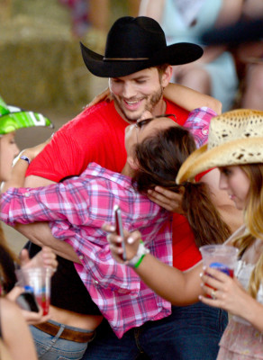 Ashton Cutcher pic #694110