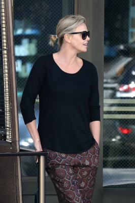 Charlize Theron pic #903463