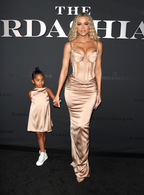 photo 4 in Khloe Kardashian gallery [id1363185] 2025-01-08 00:00:00